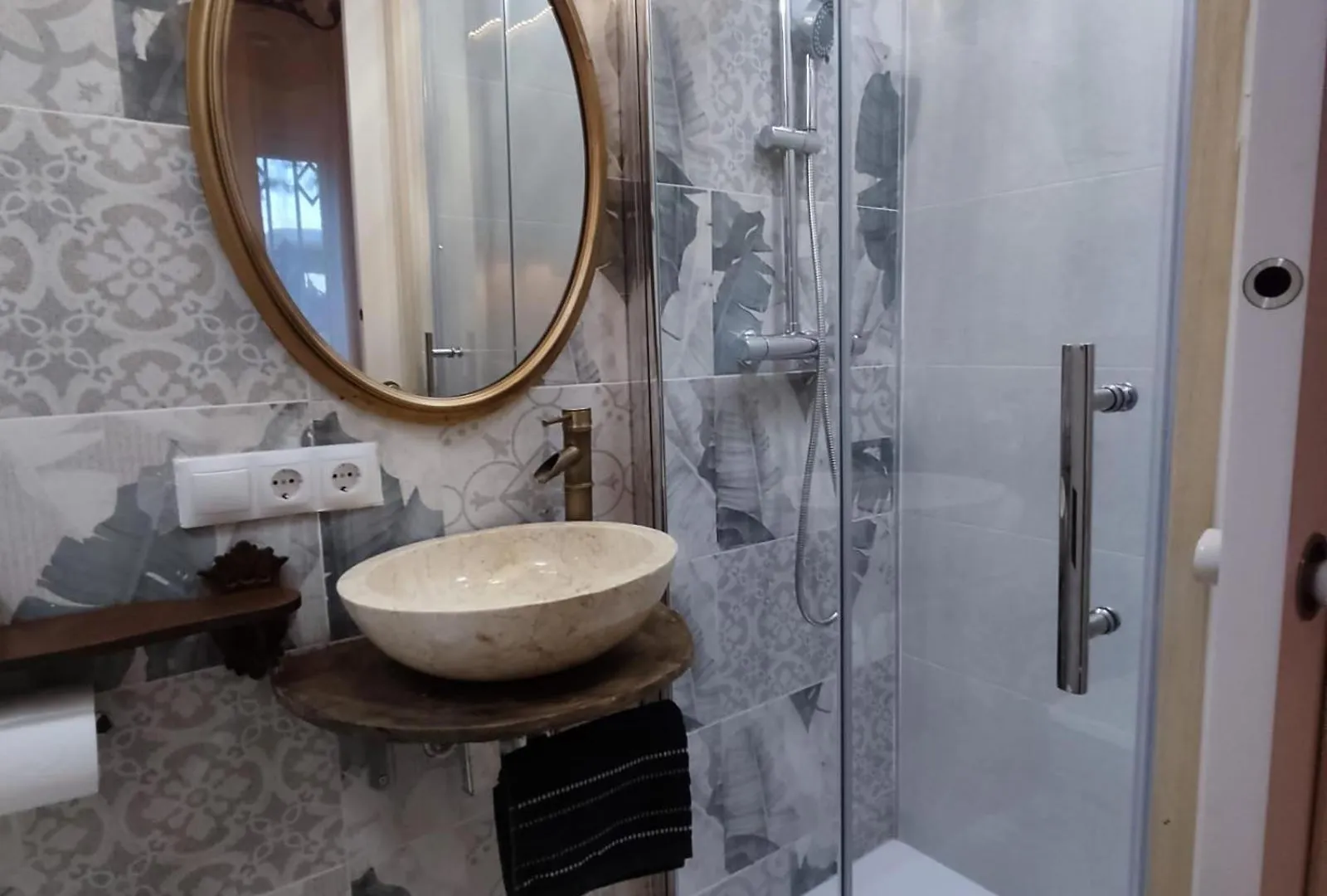 Private Rooms Барселона 0*,  Испания